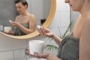 Retinol for Beginners: Benefits, Side Effects & Tips